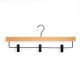 HGR-WD-013 – Cintre en bois de hêtre avec pinces métalliques